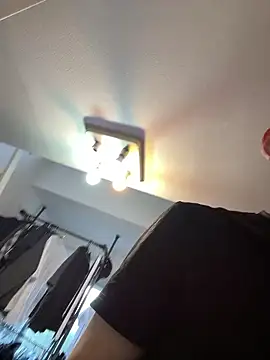 Snapshot of tuki_fu chatting on 11/14/25, 05:17 tuki fu online show from 11/14/25, 05:17