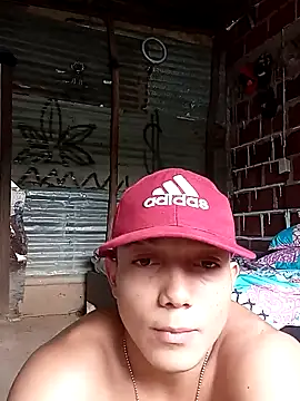 Snapshot of tayson_ chatting on 01/30/25, 07:59 tayson online show from 01/30/25, 07:59