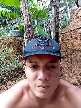 Snapshot of tayson_ chatting on 02/13/25, 03:46 tayson online show from 02/13/25, 03:46