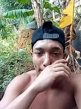 Snapshot of tayson_ chatting on 03/05/25, 09:04 tayson online show from 03/05/25, 09:04