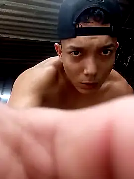 Snapshot of tayson_ chatting on 10/11/25, 01:42 tayson online show from 10/11/25, 01:42