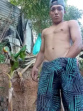 Snapshot of tayson_ chatting on 11/22/25, 12:48 tayson online show from 11/22/25, 12:48