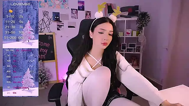 Snapshot of EmmaKeam chatting on 12/22/24, 04:39 EmmaKeam online show from 12/22/24, 04:39