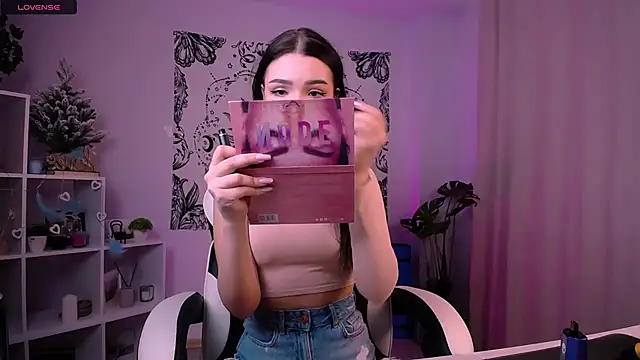 Snapshot of EmmaKeam chatting on 01/19/25, 02:47 EmmaKeam online show from 01/19/25, 02:47