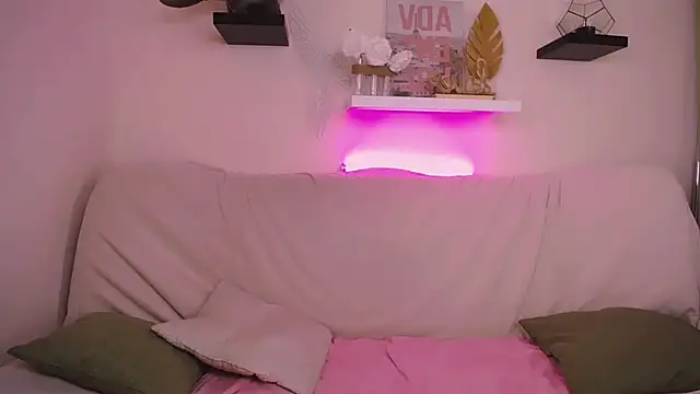 Snapshot of EmmaKeam chatting on 01/28/25, 07:43 EmmaKeam online show from 01/28/25, 07:43