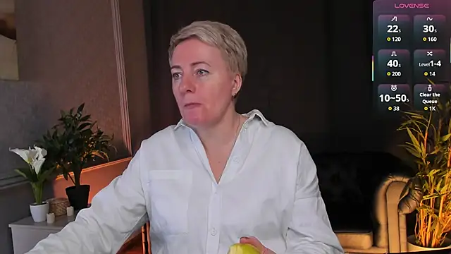 Nika Smit online show from 04/18/26, 05:22