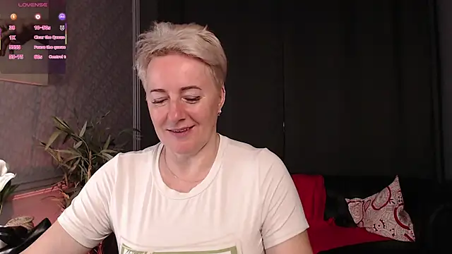 Snapshot of Nika_Smit chatting on 07/10/26, 08:18 Nika Smit online show from 07/10/26, 08:18