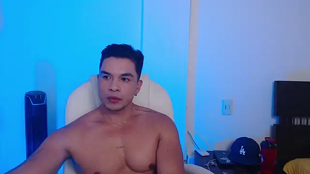 Snapshot of estebandelouis chatting on 02/01/25, 12:05 estebandelouis online show from 02/01/25, 12:05