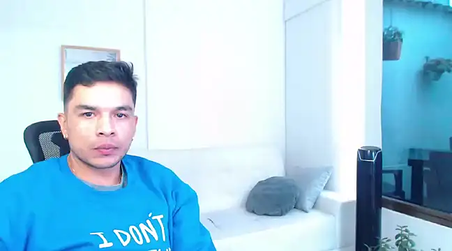 Snapshot of estebandelouis chatting on 02/18/25, 01:11 estebandelouis online show from 02/18/25, 01:11