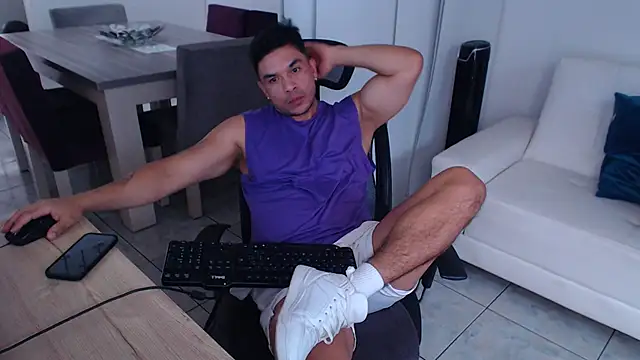 Snapshot of estebandelouis chatting on 02/19/25, 08:10 estebandelouis online show from 02/19/25, 08:10