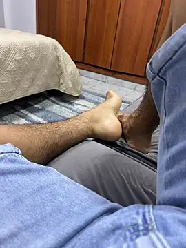 Snapshot of estebandelouis chatting on 02/27/25, 12:43 estebandelouis online show from 02/27/25, 12:43