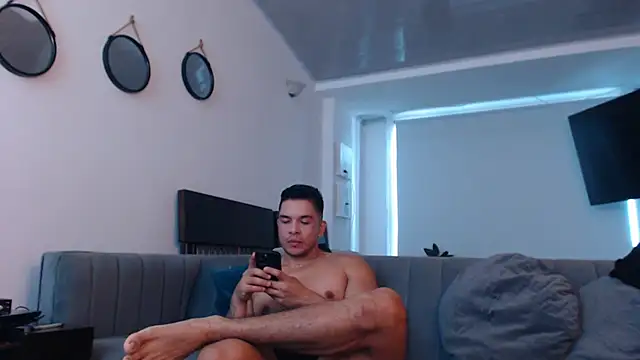 Snapshot of estebandelouis chatting on 03/03/25, 01:42 estebandelouis online show from 03/03/25, 01:42