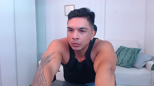 Snapshot of estebandelouis chatting on 03/04/25, 01:28 estebandelouis online show from 03/04/25, 01:28