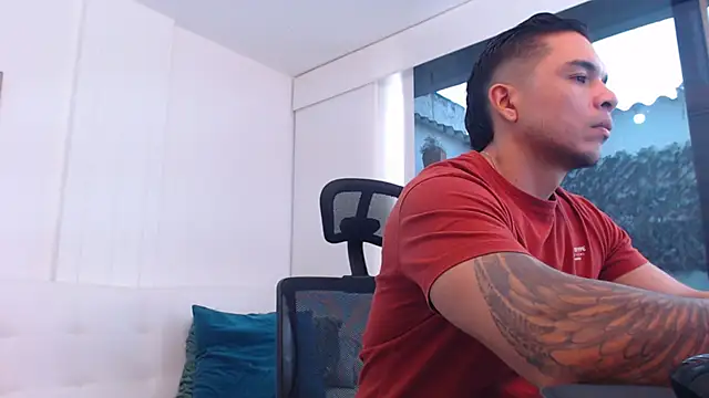 Snapshot of estebandelouis chatting on 03/05/25, 08:10 estebandelouis online show from 03/05/25, 08:10