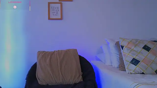 Snapshot of estebandelouis chatting on 02/17/26, 01:40 estebandelouis online show from 02/17/26, 01:40