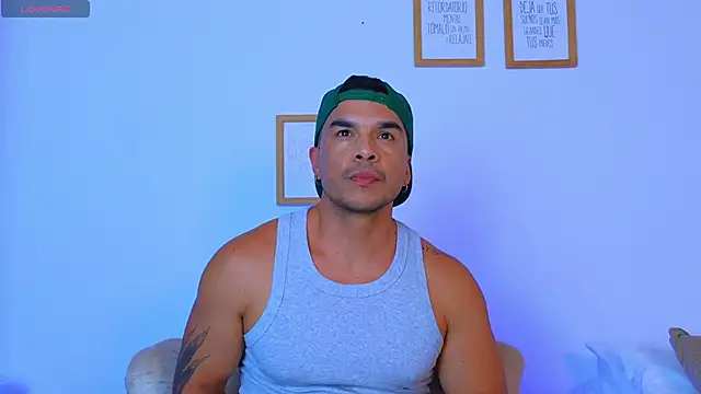 Snapshot of estebandelouis chatting on 02/25/26, 01:48 estebandelouis online show from 02/25/26, 01:48