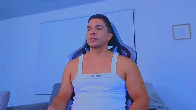 Snapshot of estebandelouis chatting on 06/26/26, 01:48 estebandelouis online show from 06/26/26, 01:48