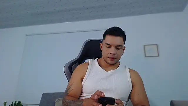 Snapshot of estebandelouis chatting on 07/11/26, 11:57 estebandelouis online show from 07/11/26, 11:57