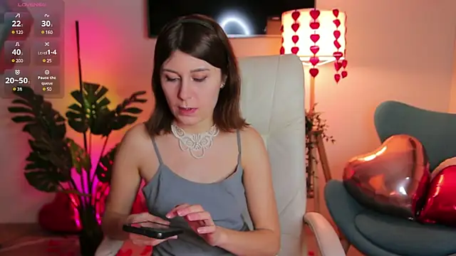 Snapshot of Hailey_Green chatting on 02/13/25, 10:33 Hailey Green online show from 02/13/25, 10:33