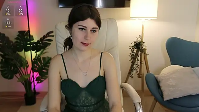 Snapshot of Hailey_Green chatting on 03/08/25, 04:45 Hailey Green online show from 03/08/25, 04:45