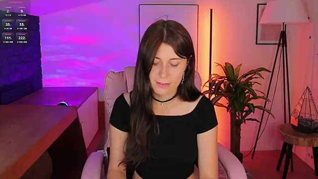 Snapshot of Hailey_Green chatting on 09/17/25, 08:32 Hailey Green online show from 09/17/25, 08:32