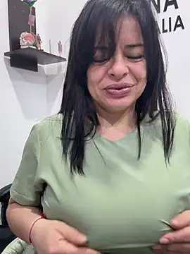 Snapshot of NATHALIA-28_ chatting on 05/27/26, 11:51 NATHALIA-28 online show from 05/27/26, 11:51