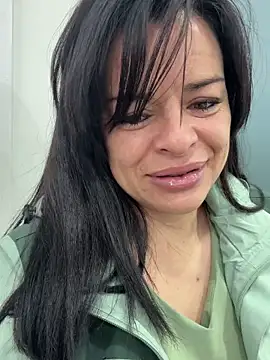 Snapshot of NATHALIA-28_ chatting on 06/04/26, 12:33 NATHALIA-28 online show from 06/04/26, 12:33