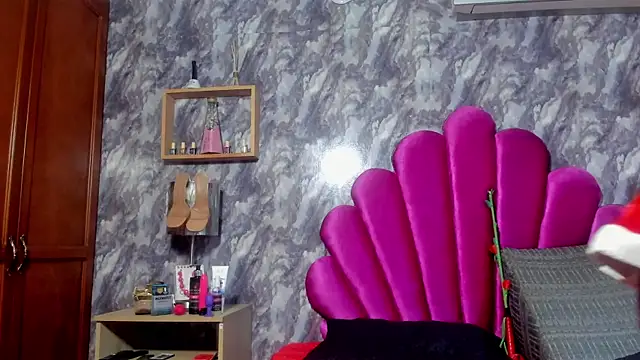 EMMAPARISS online show from 12/17/25, 11:27