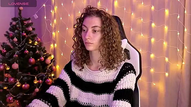 Snapshot of lady_curls chatting on 12/13/24, 11:17 lady curls online show from 12/13/24, 11:17