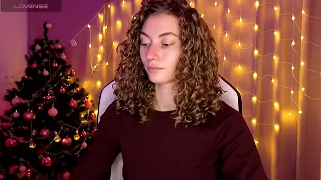 Snapshot of lady_curls chatting on 12/16/24, 11:07 lady curls online show from 12/16/24, 11:07
