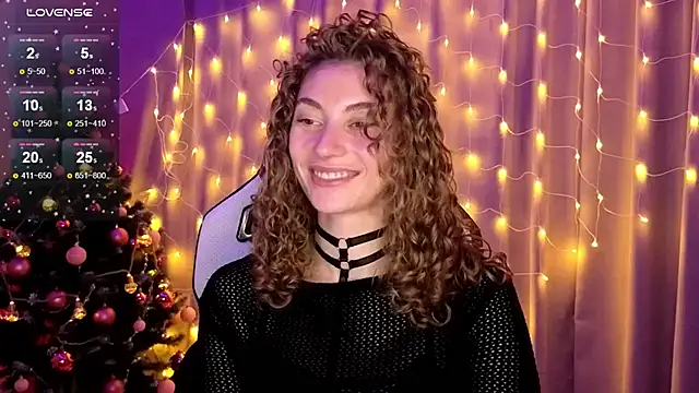 Snapshot of lady_curls chatting on 12/20/24, 11:37 lady curls online show from 12/20/24, 11:37