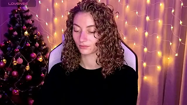 Snapshot of lady_curls chatting on 12/30/24, 10:45 lady curls online show from 12/30/24, 10:45