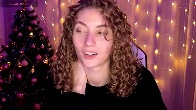 Snapshot of lady_curls chatting on 12/31/24, 01:47 lady curls online show from 12/31/24, 01:47