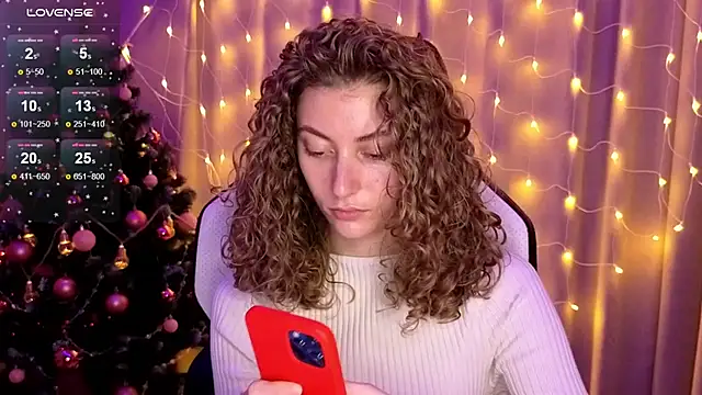 Snapshot of lady_curls chatting on 01/04/25, 11:27 lady curls online show from 01/04/25, 11:27