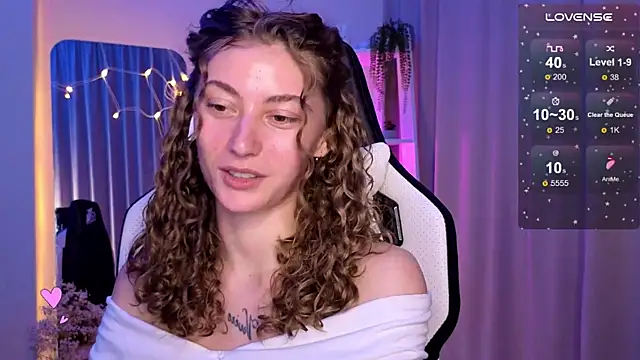 Snapshot of lady_curls chatting on 03/12/25, 11:12 lady curls online show from 03/12/25, 11:12