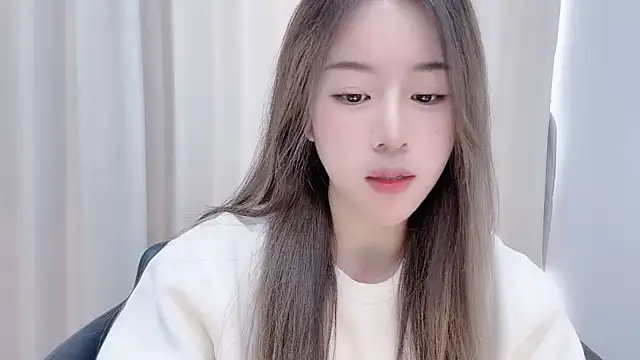 chloe-01 online show from 12/03/24, 04:36