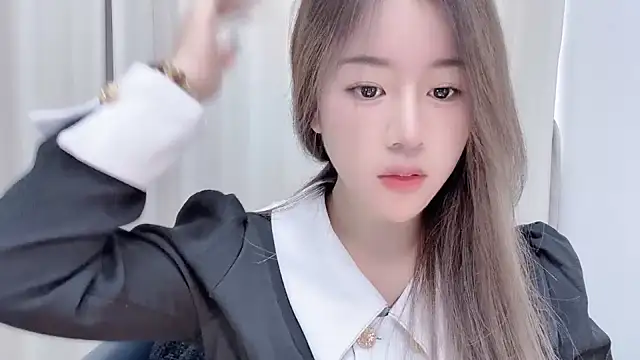 chloe-01 online show from 12/12/24, 04:37