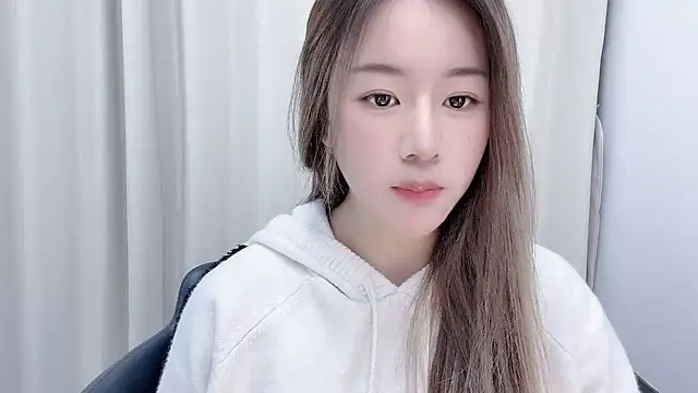 chloe-01 online show from 12/18/24, 12:18