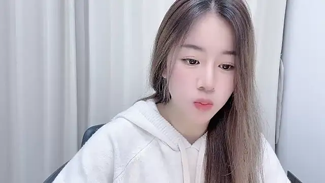 chloe-01 online show from 12/27/24, 12:12