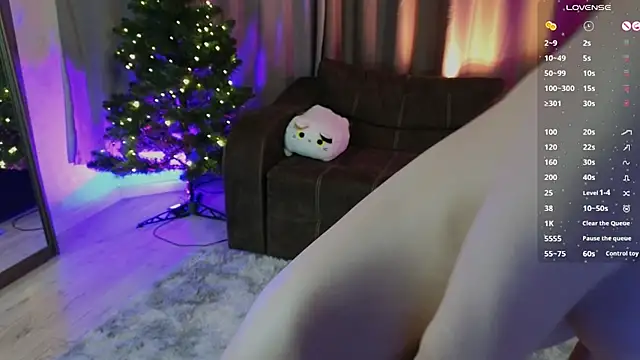 UrLittleVikky online show from 12/20/24, 08:01