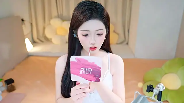 Snapshot of Eimile chatting on 12/25/24, 03:06 Eimile online show from 12/25/24, 03:06