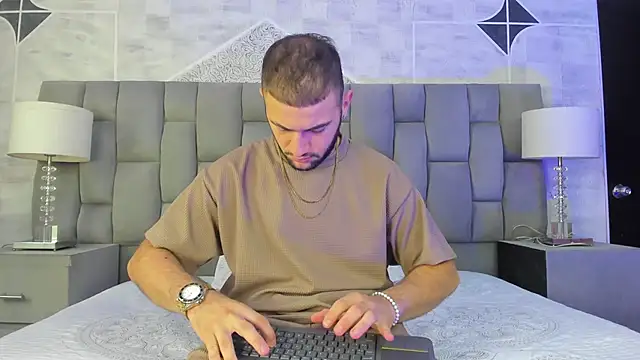 Snapshot of MaximusDick1_ chatting on 05/14/26, 12:01 MaximusDick1 online show from 05/14/26, 12:01