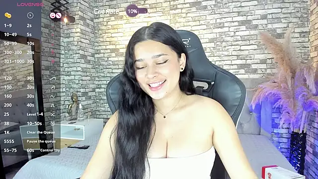 ariadna milano online show from 01/07/25, 03:44