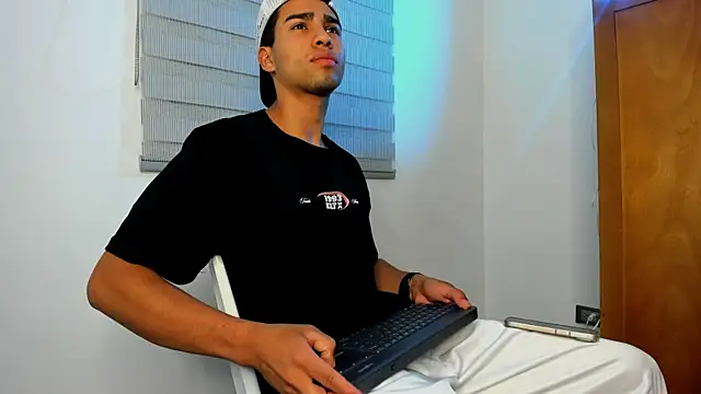 andy 0018 online show from 01/11/25, 08:00