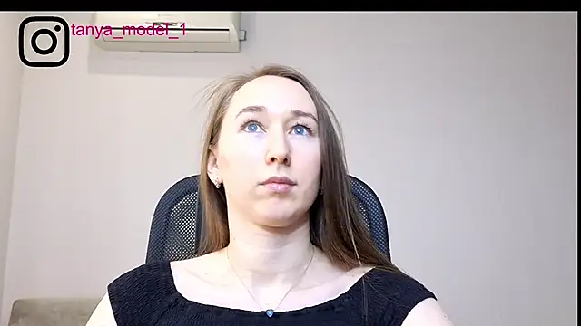 Snapshot of --Model--2 chatting on 11/15/25, 06:37 --Model--2 online show from 11/15/25, 06:37