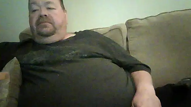 Snapshot of hitman_35 chatting on 06/17/26, 04:26 hitman 35 online show from 06/17/26, 04:26