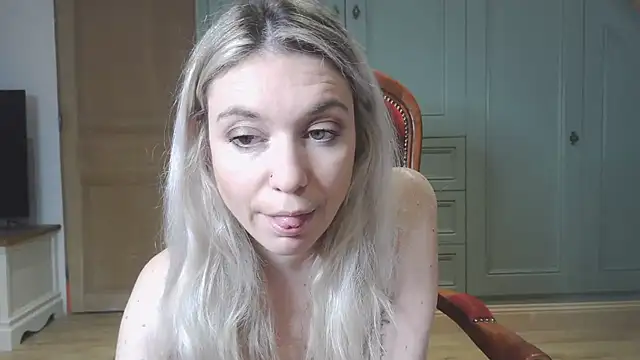 Snapshot of carlaaa chatting on 01/17/25, 09:28 carlaaa online show from 01/17/25, 09:28