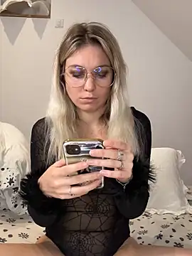 carlaaa online show from 10/30/25, 08:53