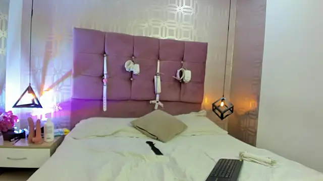 Lilith Vera online show from 10/15/25, 12:49