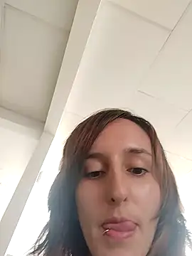 Ambar Roux  online show from 10/30/25, 04:08